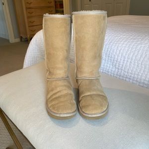 Women’s Tall Classic Ugg Boots sz 7 US in Sand - Excellent Condition